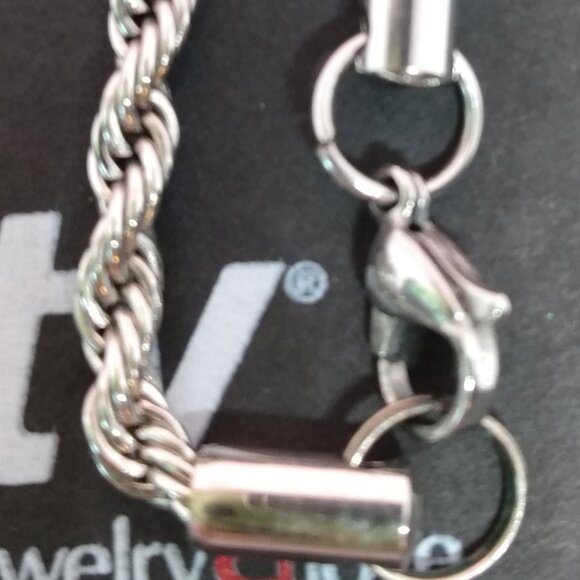 Men's cross pendant and chain - Picture 2 of 6